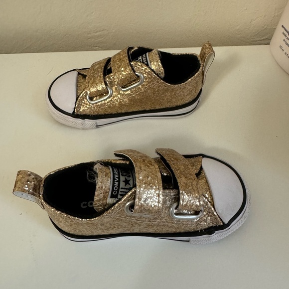 Baby glittery converse size 5 - Picture 2 of 6